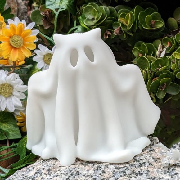 Cute Halloween Horned Ghost, Resin Décor, Gothic Home Decor, Halloween, spooky - Picture 1 of 10